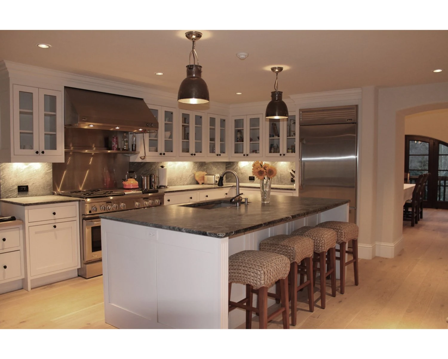 Kitchen with large island